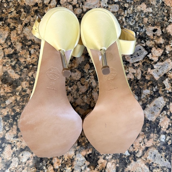 Alexander McQueen Ankle Strap Sandal Pale Yellow - Picture 10 of 16